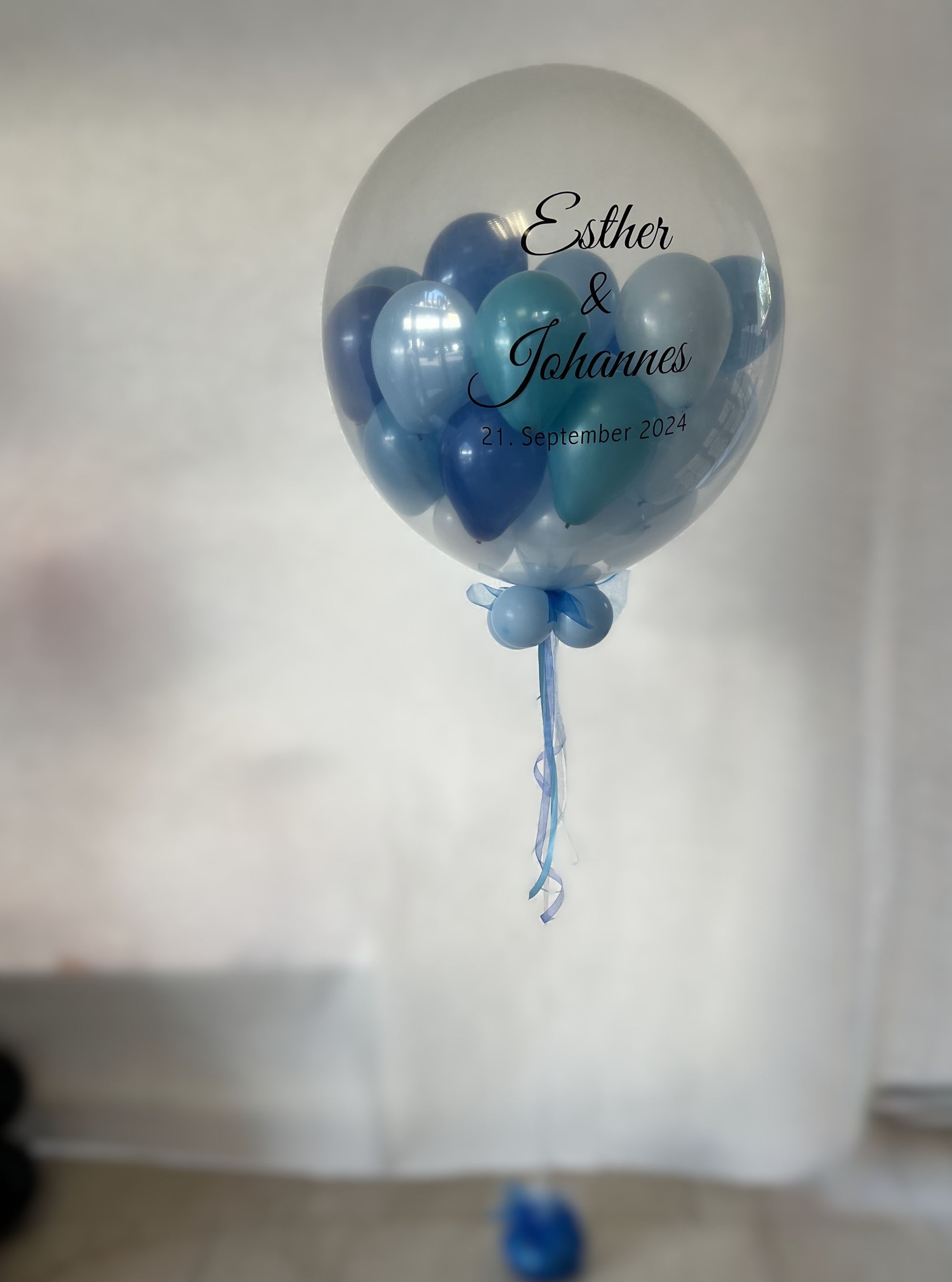 60 cm Exploding mit blauen Innenballons und individuellen Aufdruck