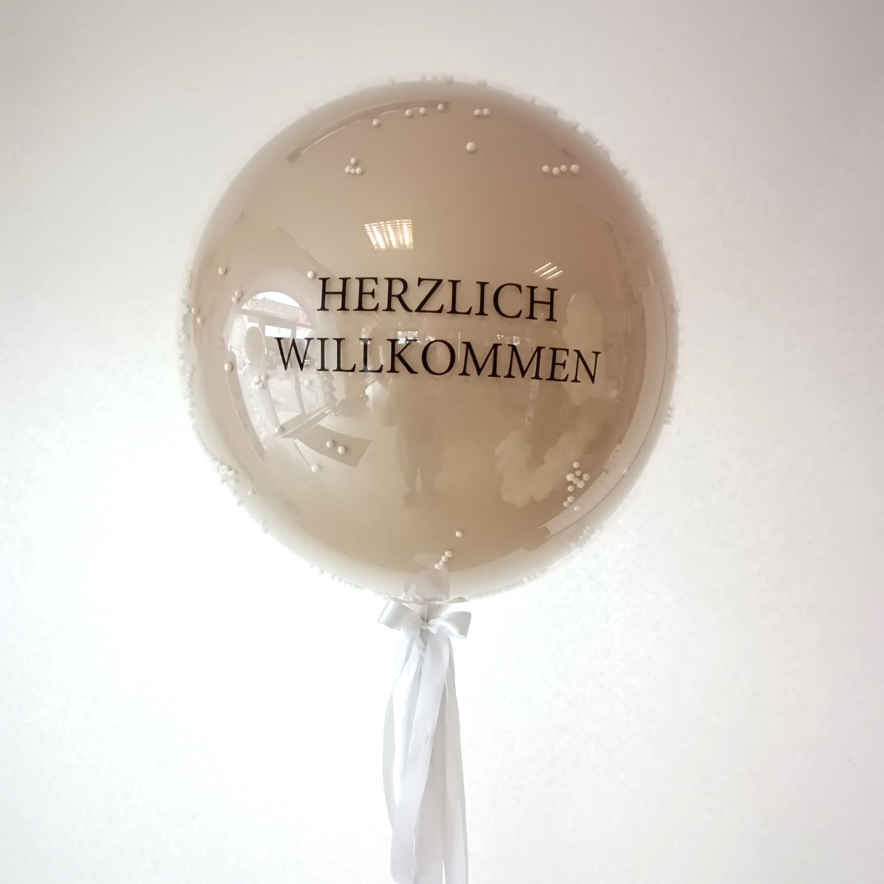 Ballon Herzlich Willkommen – Creme & Perlen