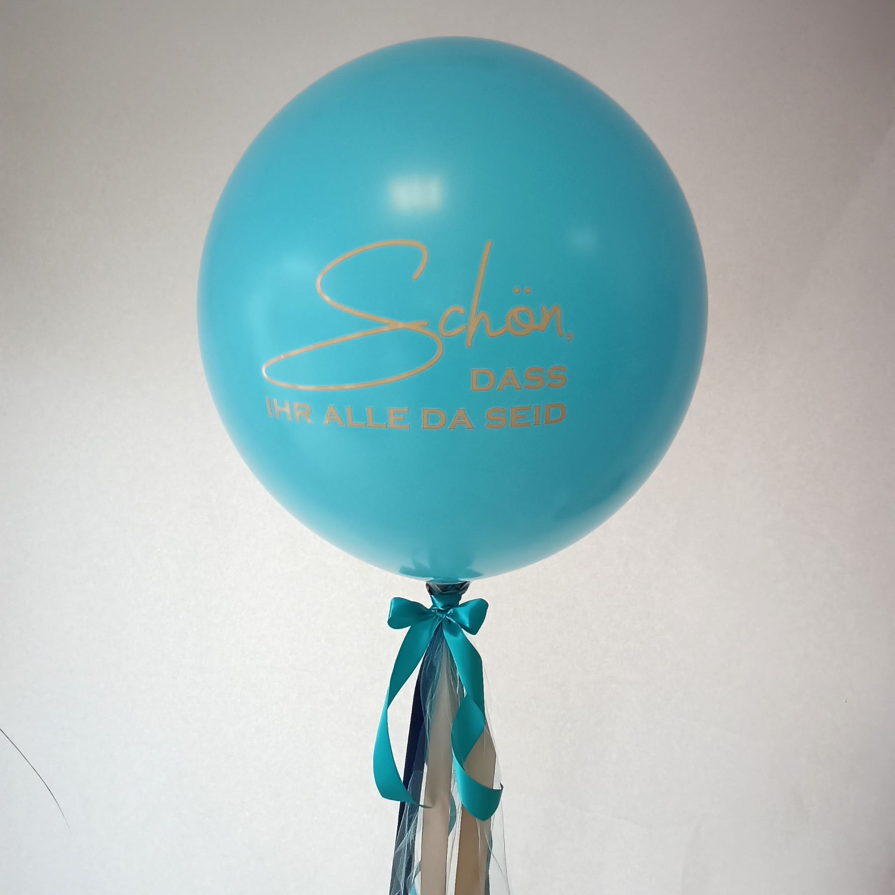 Riesenballon mit Aufdruck "Schön, dass ihr alle da seid"